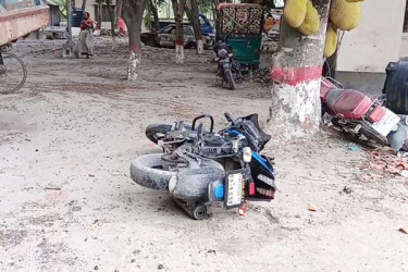 মোটরসাইকেলের ওপর দিয়ে চলে গেল ট্রাক, প্রাণ হারালেন চালক