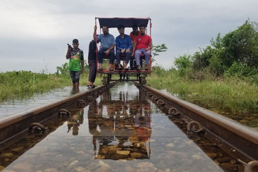 কুলাউড়া রেললাইনে পানি, ট্রেনের গতি কমানোর নির্দেশ