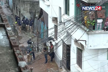 রূপগঞ্জে জঙ্গি আস্তানা থেকে ৩ শক্তিশালী বোমা উদ্ধার