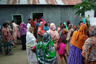 বাসাইলে নবজাতক উদ্ধার নিয়ে রহস্য, স্থানীয়দের ভিড়