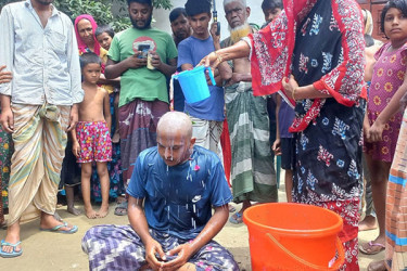 প্রেমিকার অন্যত্র বিয়ে, মাথা ন্যাড়া করে দুধ দিয়ে হাসেমের গোসল