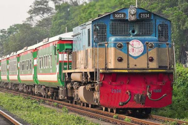 রেল ক্রসিং ছাড়লেন কোটাবিরোধীরা, ৬ ঘণ্টা পর ট্রেন চলাচল শুরু