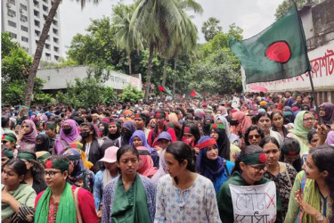 বঙ্গভবন অভিমুখে গণপদযাত্রায় পুলিশের বাধা, সড়ক অবরোধ