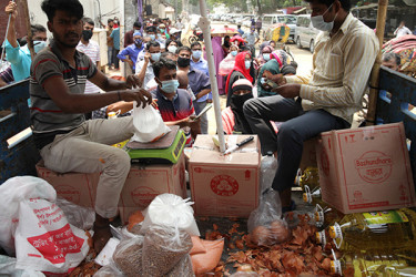 সাশ্রয়ী মূল্যে টিসিবির পণ্য বিক্রি শুরু আজ