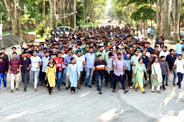 দেশকে অস্থিতিশীল করার প্রতিবাদে রাবি ছাত্রলীগের বিক্ষোভ মিছিল