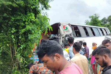 গোপালগঞ্জে বাস-ট্রাকের মাঝে পড়ে দুই ভাইসহ নিহত ৪