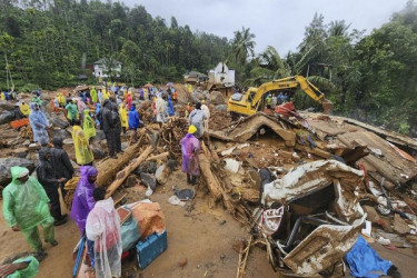 কেরালার মর্মান্তিক ভূমিধসে নিহত বেড়ে ৩শ'র কাছাকাছি 