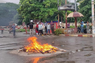 গাজীপুরে এক দফা দাবি আদায়ে শিক্ষার্থীদের আন্দোলন 