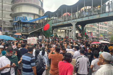 উত্তাল ঢাকা, রাজধানীর গুরুত্বপূর্ণ সড়কগুলো বন্ধ