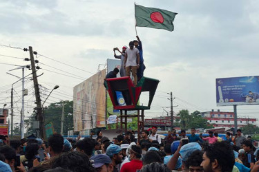 বরিশালে প্রশাসনকে ধন্যবাদ জানালো আন্দোলনকারীরা