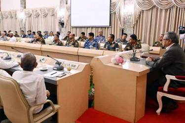 বঙ্গভবনে বৈঠক: লুট-হিংসাত্মক কর্মকাণ্ড বন্ধে কঠোর পদক্ষেপ