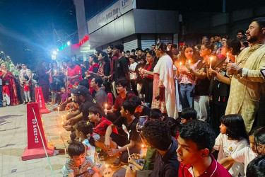 শহিদদের স্মরণে বসুন্ধরাবাসীর মোমবাতি প্রজ্বলন