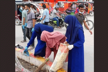 ঝিনাইদহে শহর পরিস্কার করতে রাস্তায় শিক্ষার্থীরা