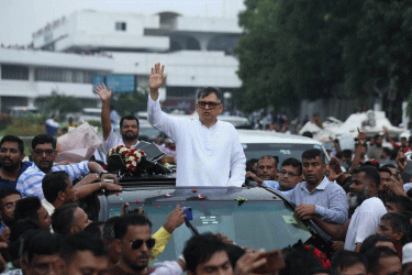 ৯ বছর পর দেশে ফিরলেন বিএনপির সালাহউদ্দিন আহমেদ