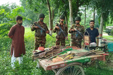 ইবিতে ছাত্রলীগের রুমে মিলল গ্রেনেড ও পিস্তল