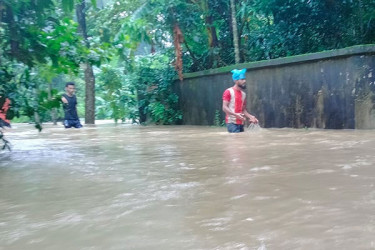 উজান থেকে নেমে আসা ঢলে ফুলগাজী ও পরশুরামের ৫০ গ্রাম প্লাবিত 