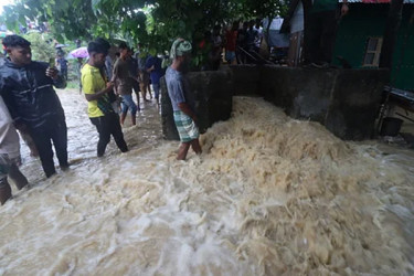 বন্যা মোকাবেলায় স্থানীয় সরকার বিভাগের জরুরি ব্যবস্থা গ্রহণ