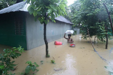 ৪৫ লাখ মানুষ পানিবন্দি, ১৫ জনের মৃত্যু