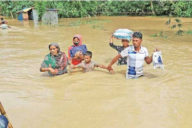 বন্যার্ত মানুষের পাশে দাঁড়ানো ঈমানি দায়িত্ব