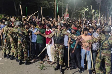 প্রধান উপদেষ্টার বাসভবন এবং সচিবালয়ের সামনে সভা-সমাবেশ নিষিদ্ধ