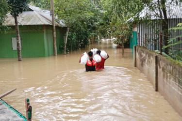 বন্যায় নিহত বেড়ে ৫২