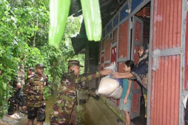 বন্যা মোকাবেলায় সশস্ত্র বাহিনীর ৩৩টি ক্যাম্প মোতায়েন