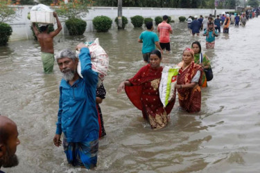 বন্যায় ক্ষতিগ্রস্তদের ৯৩ লাখ টাকা দিল দুই মন্ত্রণালয় 