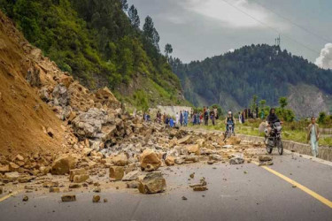 পাকিস্তানে ভূমিধসে একই পরিবারের ১২ জন নিহত