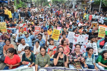 ধর্ষণ-হত্যার ঘটনায় আর জি করের সাবেক অধ্যক্ষকে গ্রেপ্তার