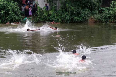 গ্রাম বাংলার ব্যতিক্রমী এক খেলার নাম ‘হাঁস ধরার খেলা’