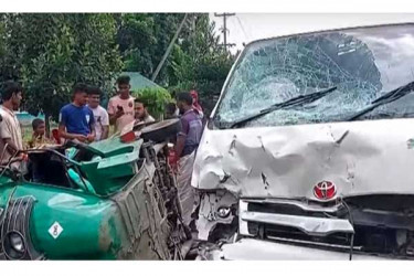 সিরাজগঞ্জে মাইক্রোবাস-অটোরিকশা সংঘর্ষে নিহত ৫