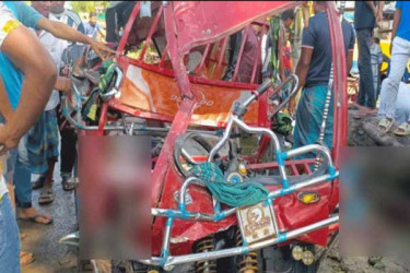 বাগেরহাটে ইজিবাইক-পিকআপের মুখোমুখি সংঘর্ষে নিহত ৪