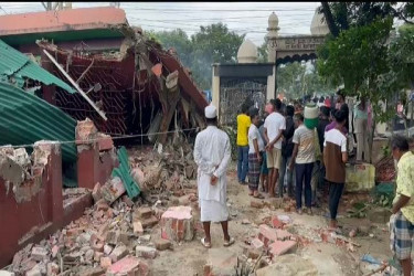 গাজীপুরে ভেঙে দেয়া হলো শাহ সুফি ফসিহ উদ্দিনের মাজার