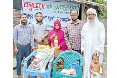 গুলিতে নিহত কৃষক সাইফুলের পরিবারের পাশে বসুন্ধরা