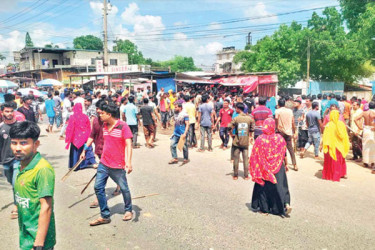 আশুলিয়ায় কারখানায় হামলা, ১৯১০ শ্রমিকের নামে মামলা