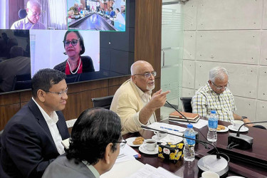 রাজনৈতিক চাপে সঠিক তথ্য দিতে পারেননি সরকারি কর্মকর্তারা: ড. দেবপ্রিয় ভট্টাচার্য