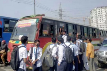 সপ্তাহে ৭ দিনই শিক্ষার্থীদের থেকে হাফ ভাড়া নেওয়ার সিদ্ধান্ত