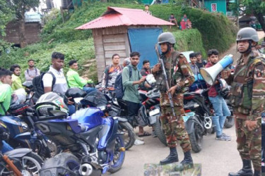 সেনা নিরাপত্তায় স্বস্তিতে ফিরলেন সাজেকে আটকে পড়া পর্যটকরা