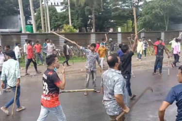 গাজীপুরে ঝুট ব্যবসার নিয়ন্ত্রণ নিয়ে বিএনপির দুই গ্রুপের সংঘর্ষ, ককটেল বিস্ফোরণ