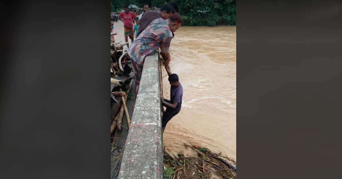 বন্যাকবলিত ৮৫০ জনকে উদ্ধার করল বিজিবি