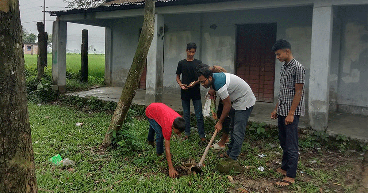 ক্ষেতলালে পরিবেশের ভারসাম্য রক্ষা ও বজ্রপাত নিরোধে তালবীজ রোপণ কর্মসূচি