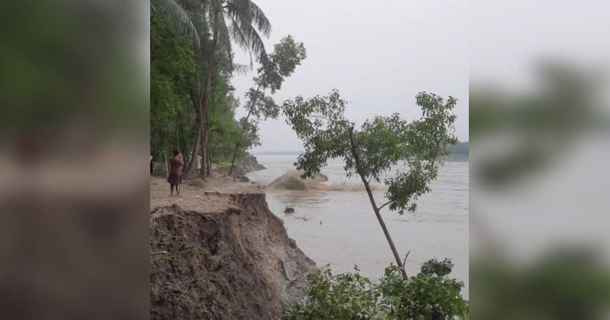 ছোট ফেনী নদীতে নৌকা উল্টে নরসুন্দর নিখোঁজ