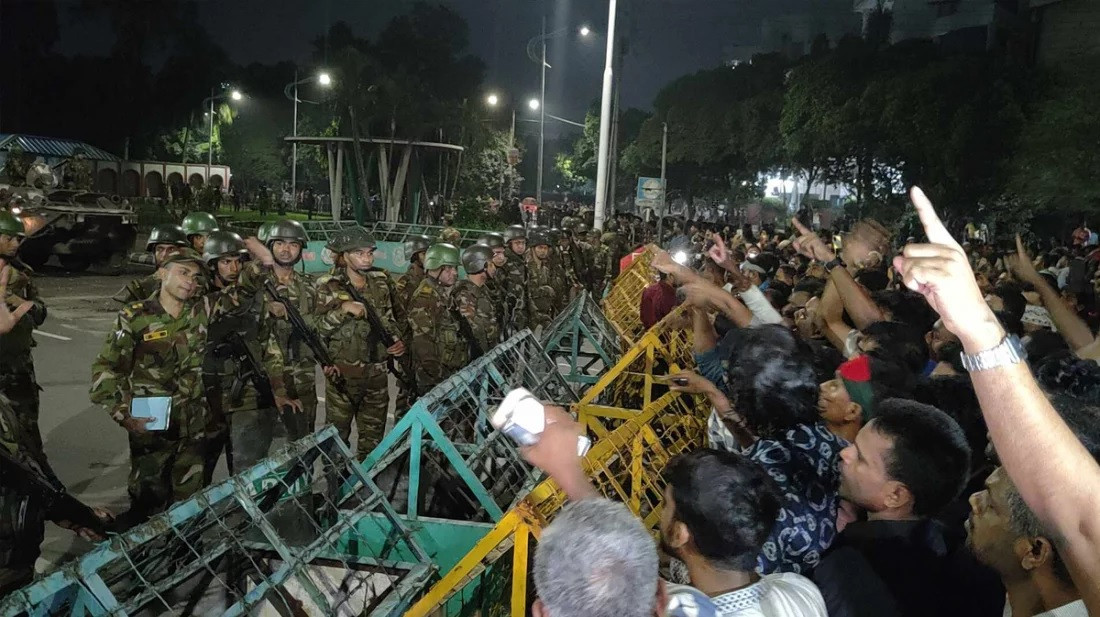 রাষ্ট্রপতির পদত্যাগের দাবিতে বিক্ষোভ, বিদায়ের সম্ভাবনা জোরালো