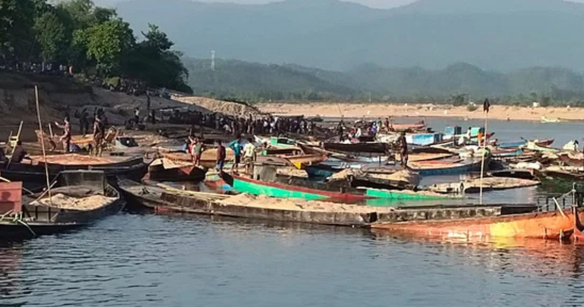 আড়াই মাসে সুনামগঞ্জের চলতি নদে ১০০ কোটি টাকার বালু লুট