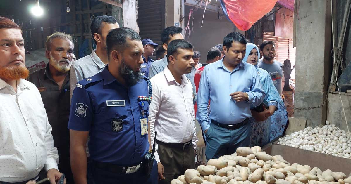 পিরোজপুরে বাজার মনিটরিং করে ৪ ব্যবসায়ীকে জরিমানা