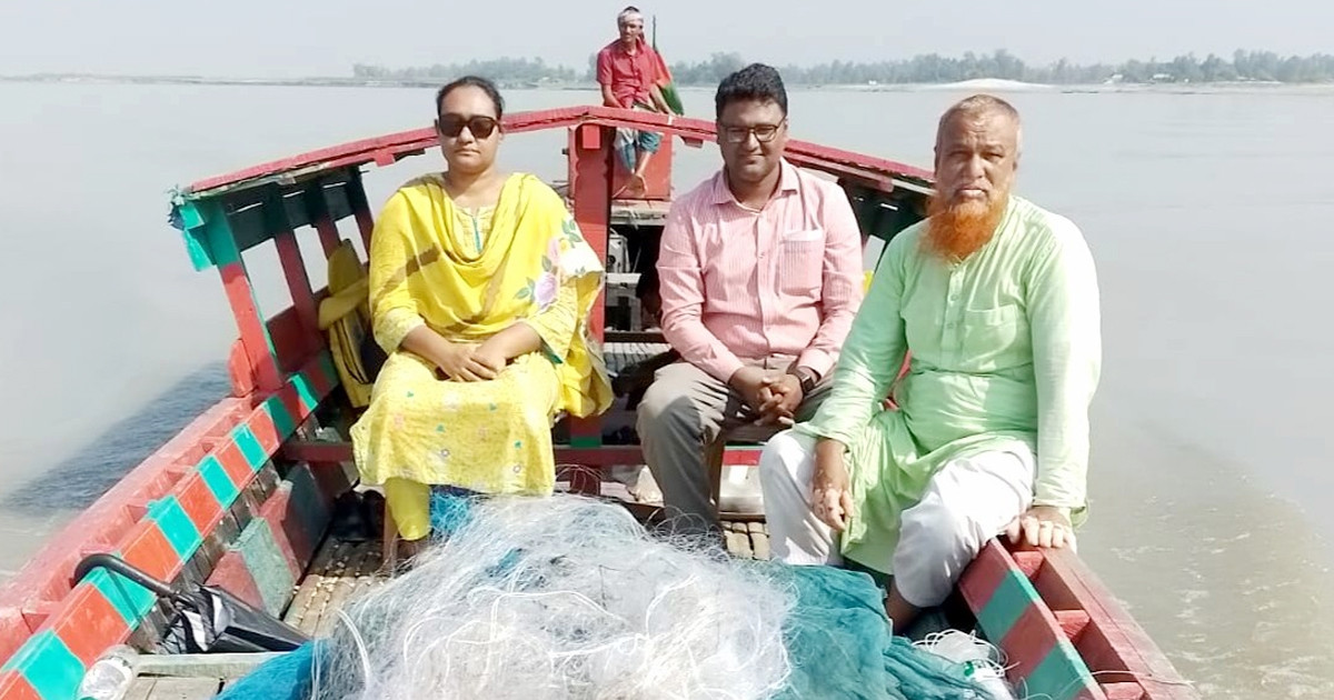 যমুনা নদীতে মা ইলিশ ধরা বন্ধে অভিযান, অবৈধ কারেন্ট জাল ধ্বংস