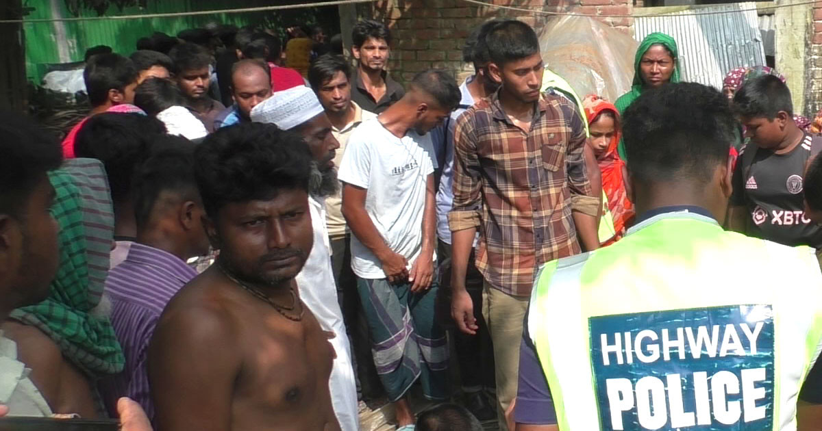 বেপরোয়া যাত্রীবাহী বাস কেড়ে নিলো বৃদ্ধর প্রাণ