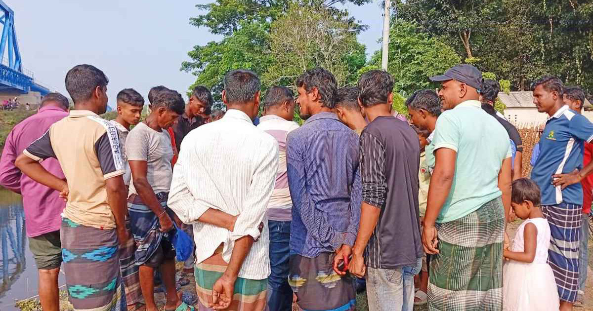 নড়াইলে গরু চোর সন্দেহে ৩ জনকে পিটিয়ে হত্যা