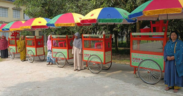 চুয়াডাঙ্গায় ভ্রাম্যমাণ নারী খাবার বিক্রেতাদের মাঝে নিরাপদ খাবার গাড়ী বিতরণ