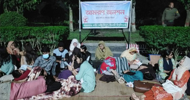 অনশনে অসুস্থ অন্তত চার শিক্ষার্থী, ডিনের পদত্যাগ দাবি